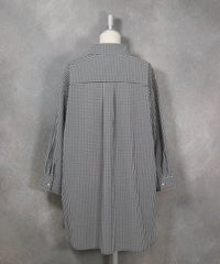 ギンガム柄七分袖刺繍ブラウス(ブラック）後ろ