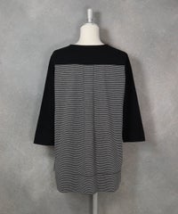 コットン100％切替ボーダープルオーバー（ブラック）後ろ